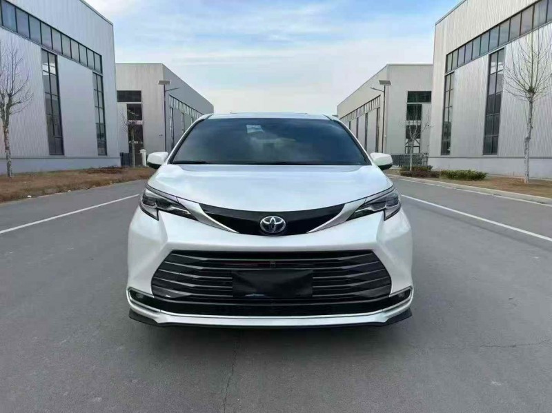 青岛23年丰田塞纳1