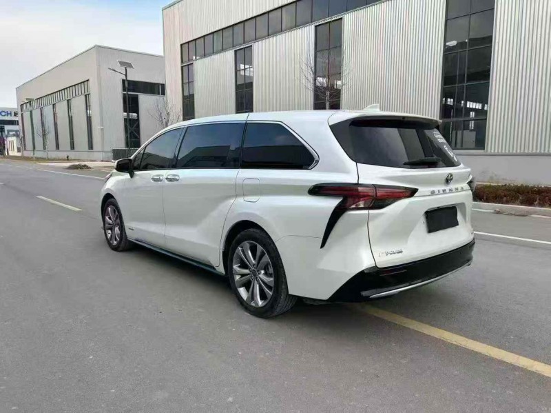 青岛23年丰田塞纳6