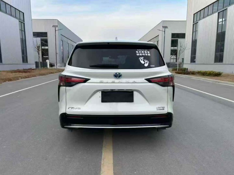 青岛23年丰田塞纳9