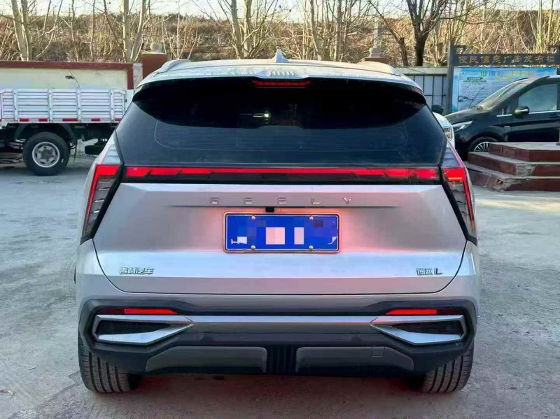 淄博23年吉利博越9