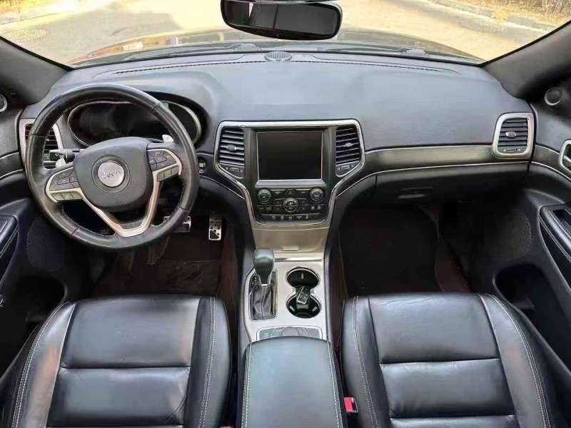 泰安17年Jeep大切诺基5