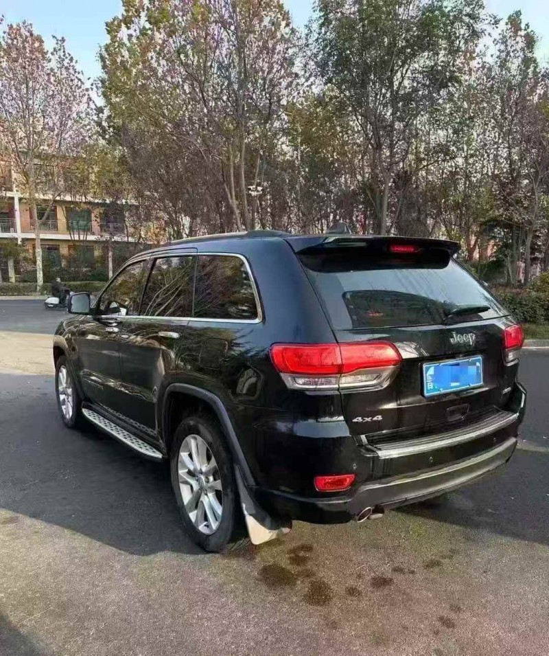 泰安17年Jeep大切诺基7