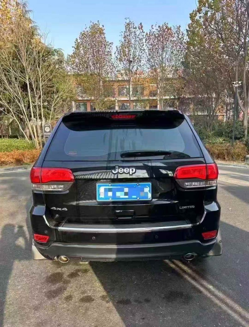 泰安17年Jeep大切诺基8