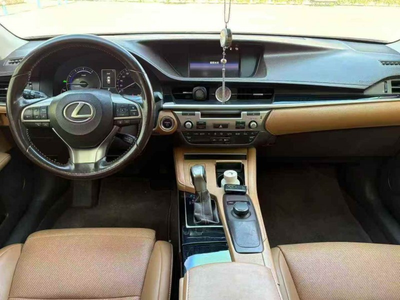 枣庄17年雷克萨斯ES5