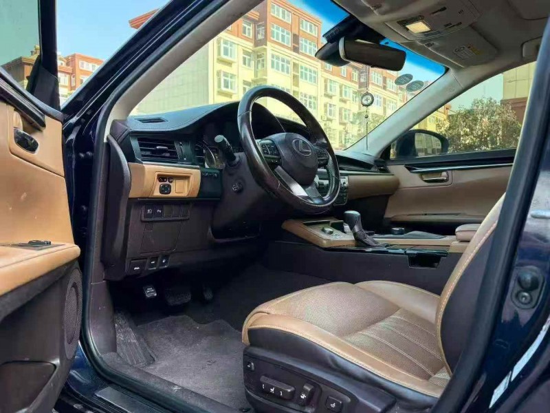 枣庄17年雷克萨斯ES7