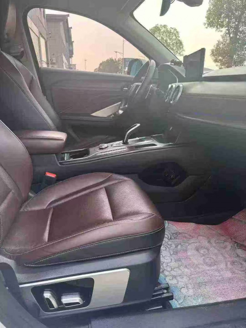 襄阳19年长城汽车WEY8