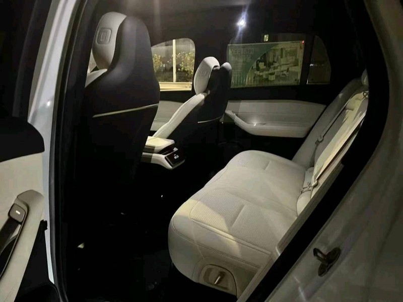 广州25年蔚来ES64