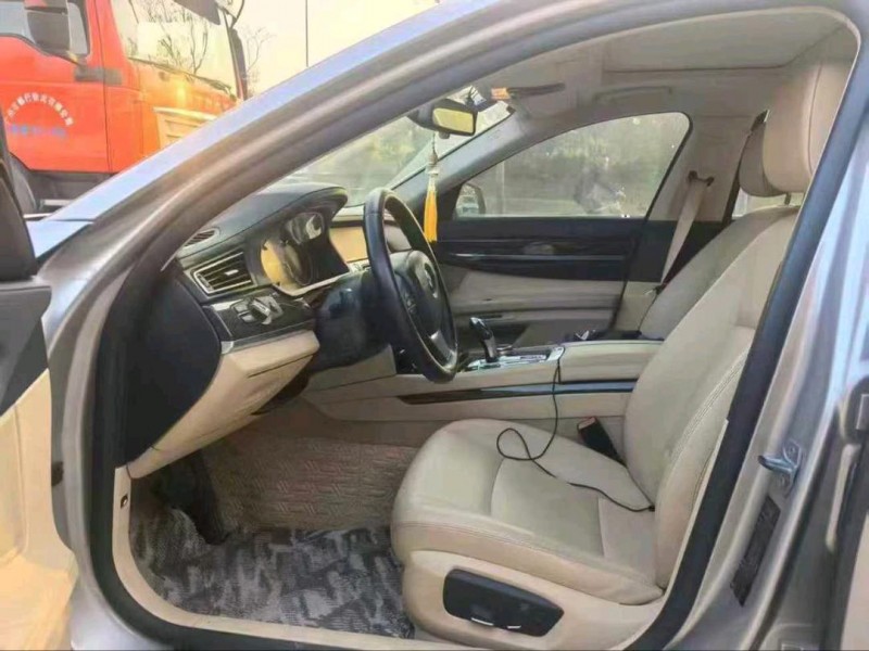 广州14年宝马7系3