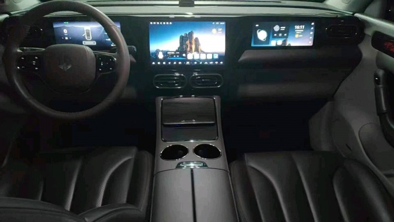 广州23年零跑汽车C113