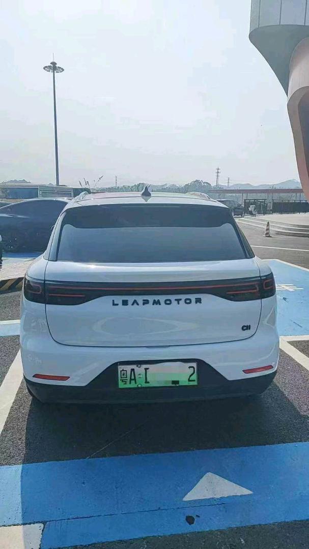 广州23年零跑汽车C114