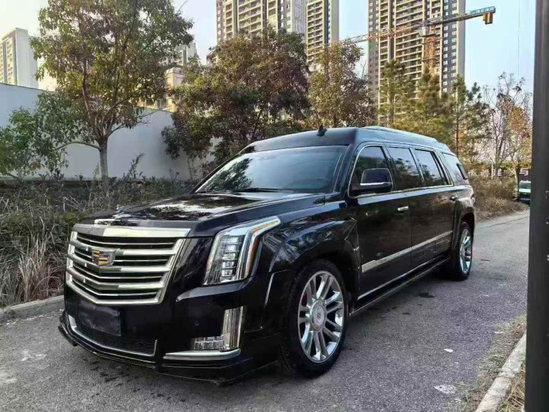 宜昌17年凯迪拉克凯雷德3