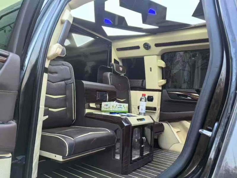 宜昌17年凯迪拉克凯雷德6