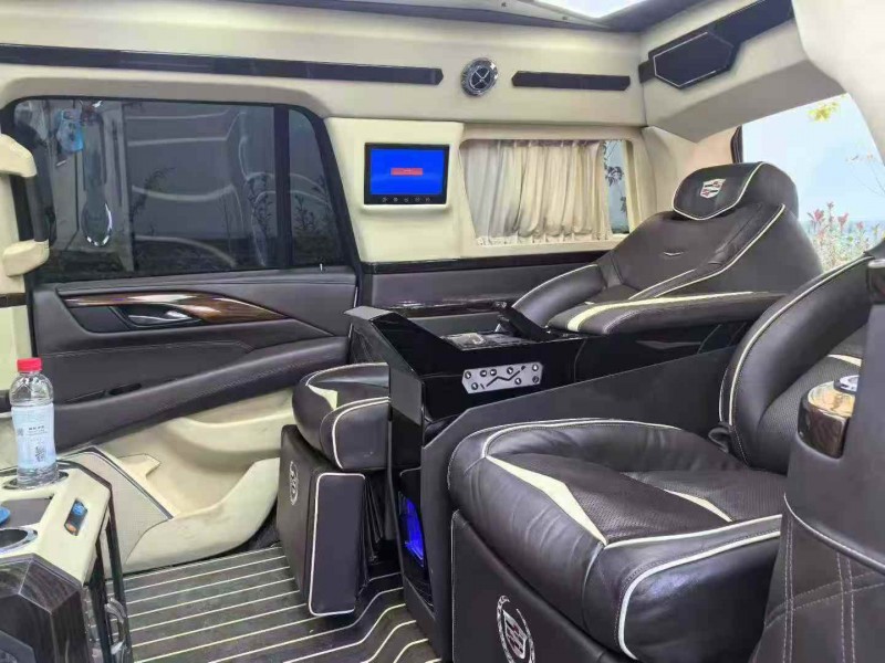 宜昌17年凯迪拉克凯雷德7