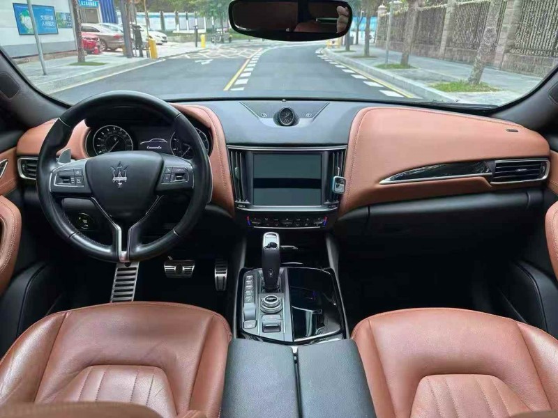 深圳22年玛莎拉蒂Levante5