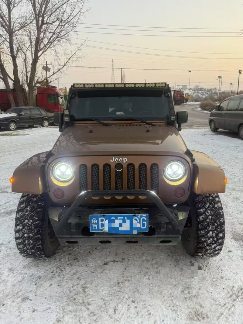 呼和浩特12年Jeep牧马人1