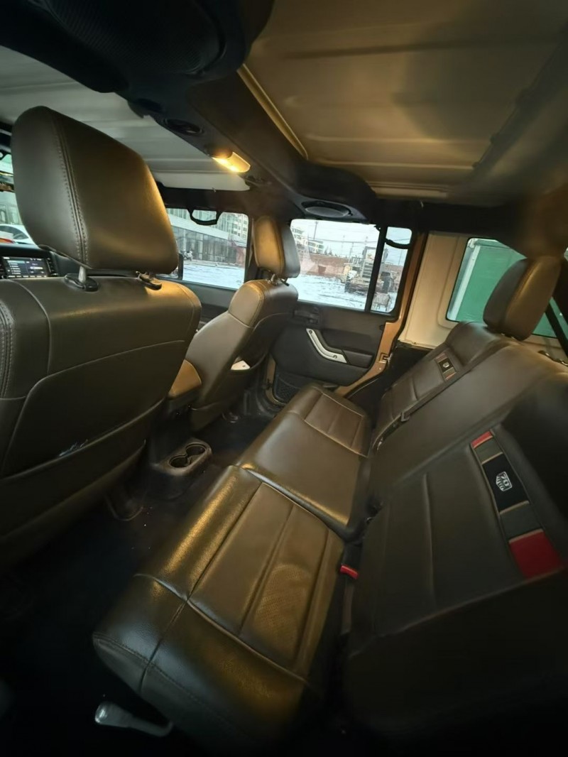 呼和浩特12年Jeep牧马人3