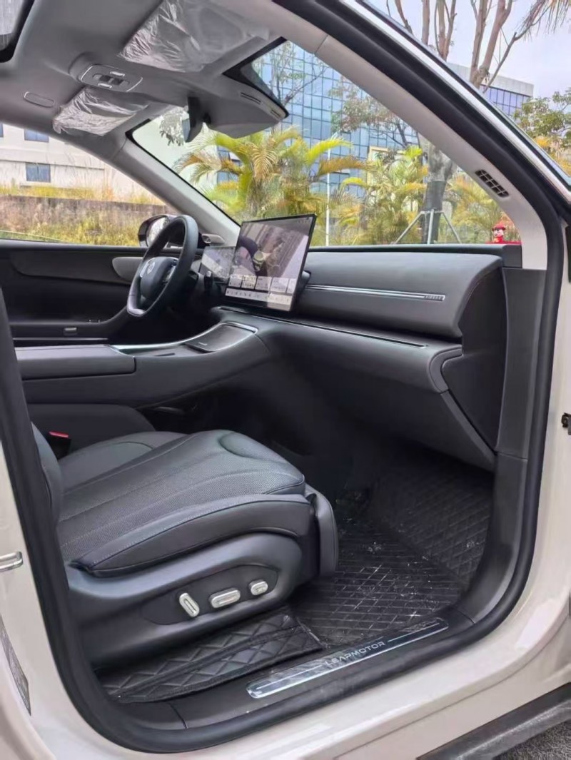 广州25年零跑汽车C114