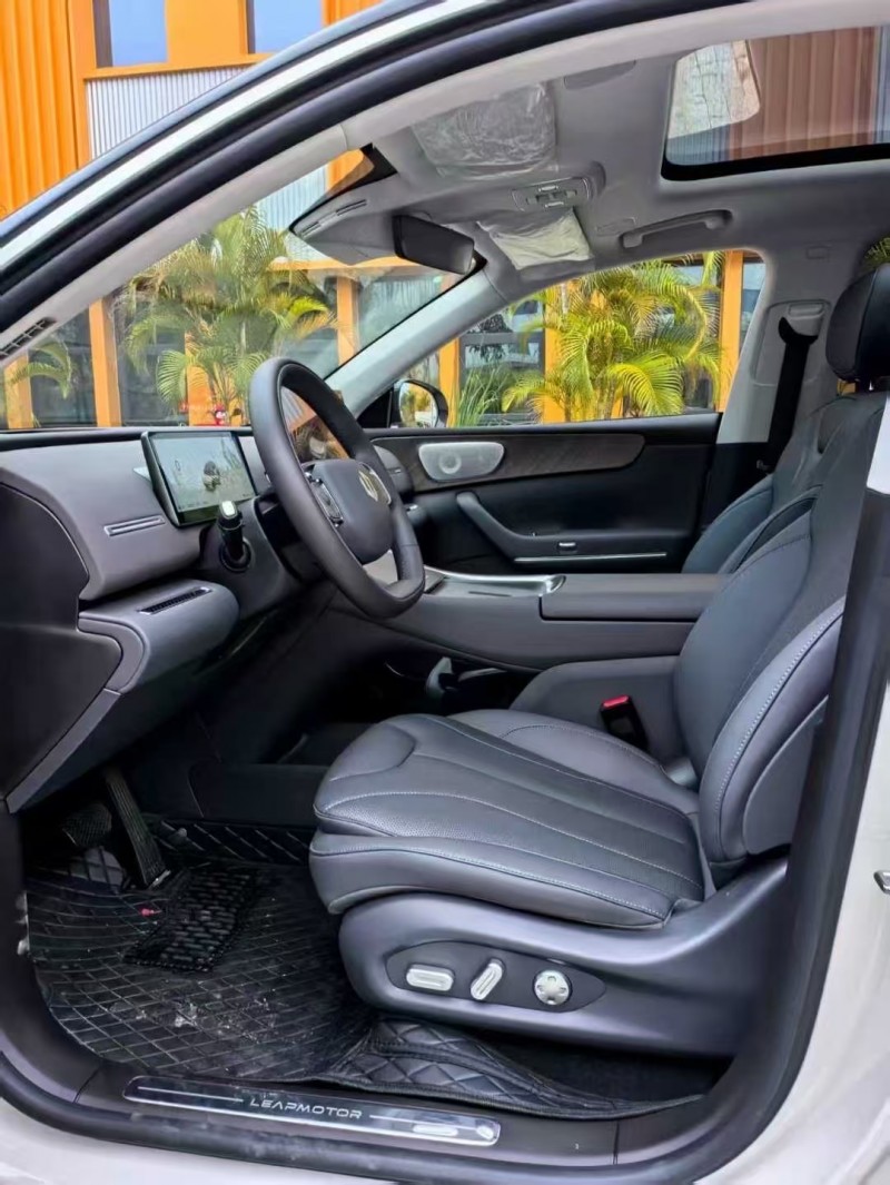 广州25年零跑汽车C116