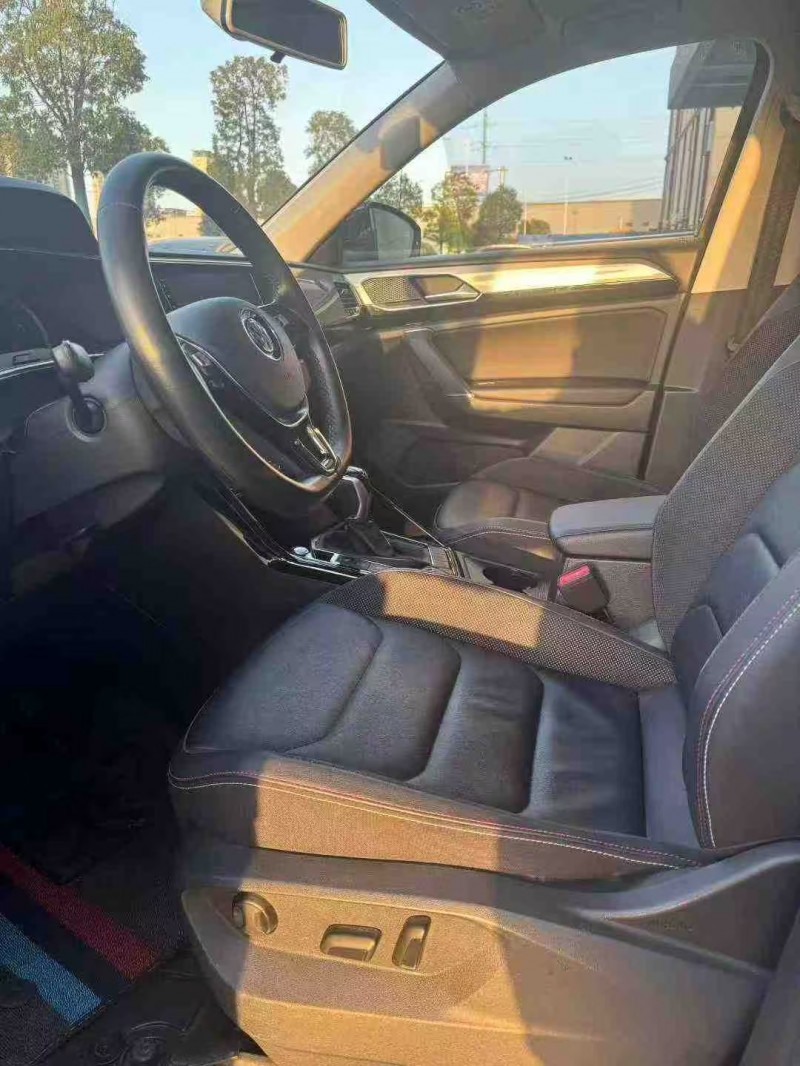 襄阳20年大众探岳6