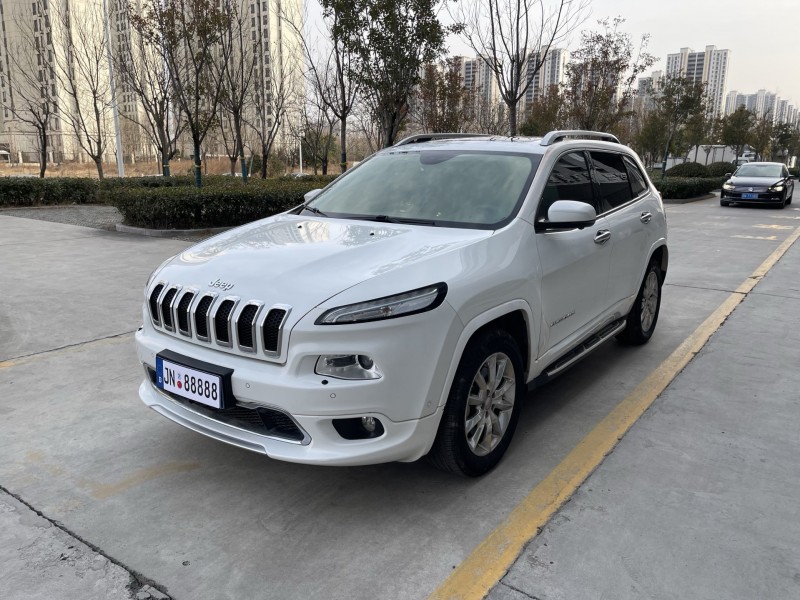 济宁18年Jeep自由光3