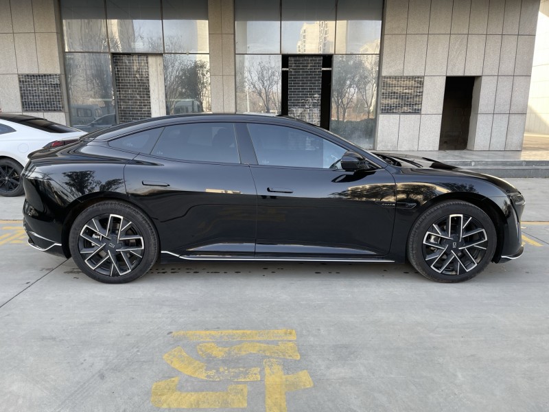 济宁25年阿维塔068