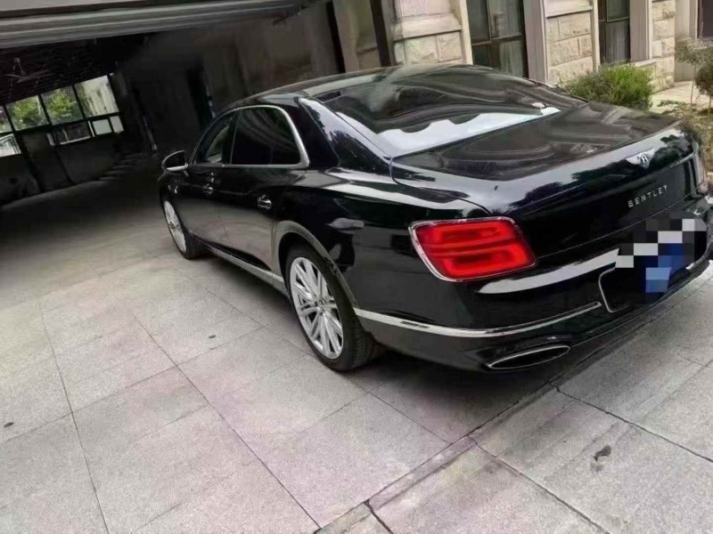 青岛21年宾利飞驰4