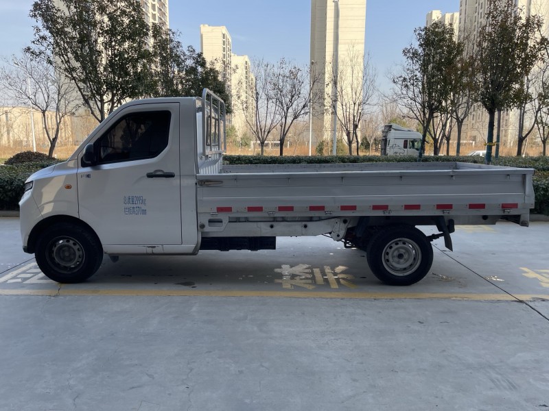 济宁25年吉利星享7