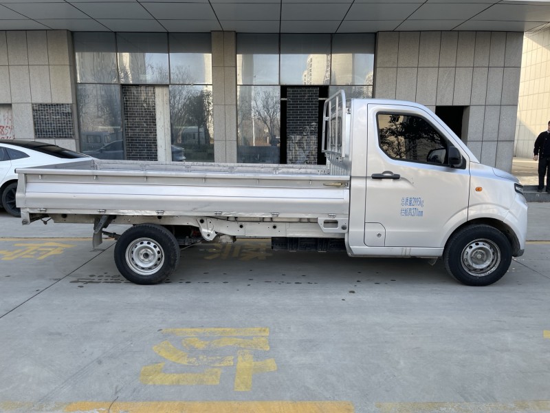 济宁25年吉利星享8