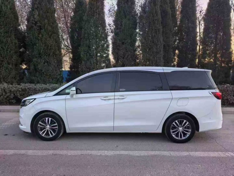 济宁21年别克GL83