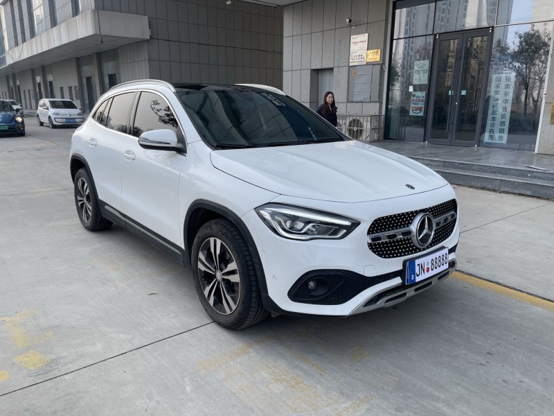 济宁21年奔驰GLA2