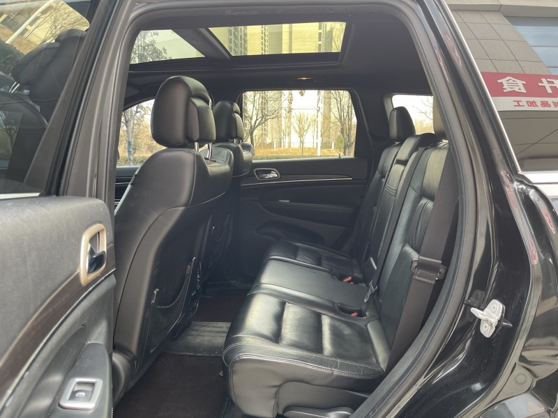 济宁16年Jeep大切诺基6