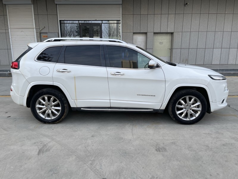 济宁18年Jeep自由光3