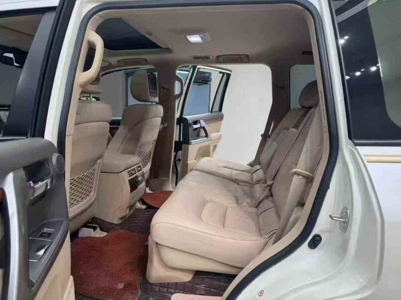 广元16年丰田兰德酷路泽5