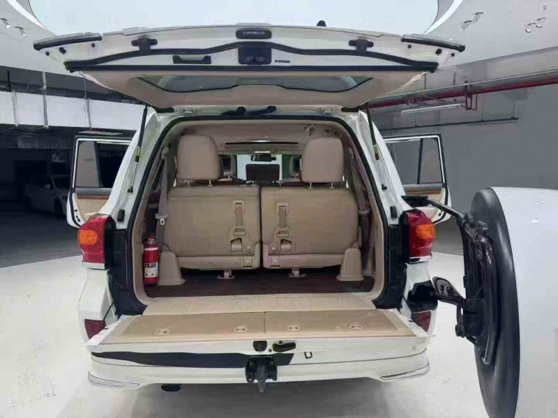 广元16年丰田兰德酷路泽7