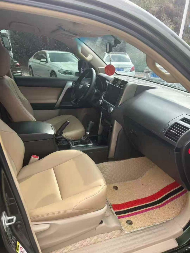 桂林12年丰田普拉多5