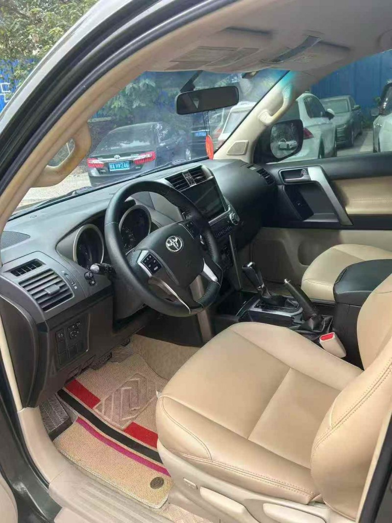 桂林12年丰田普拉多7