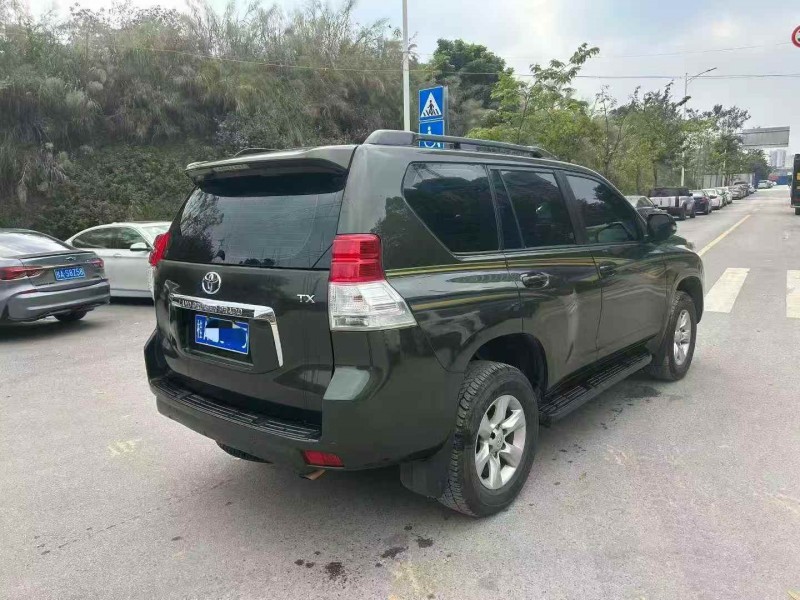 桂林12年丰田普拉多8