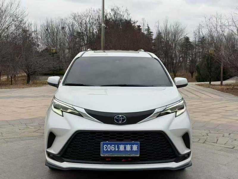 枣庄24年丰田塞纳1