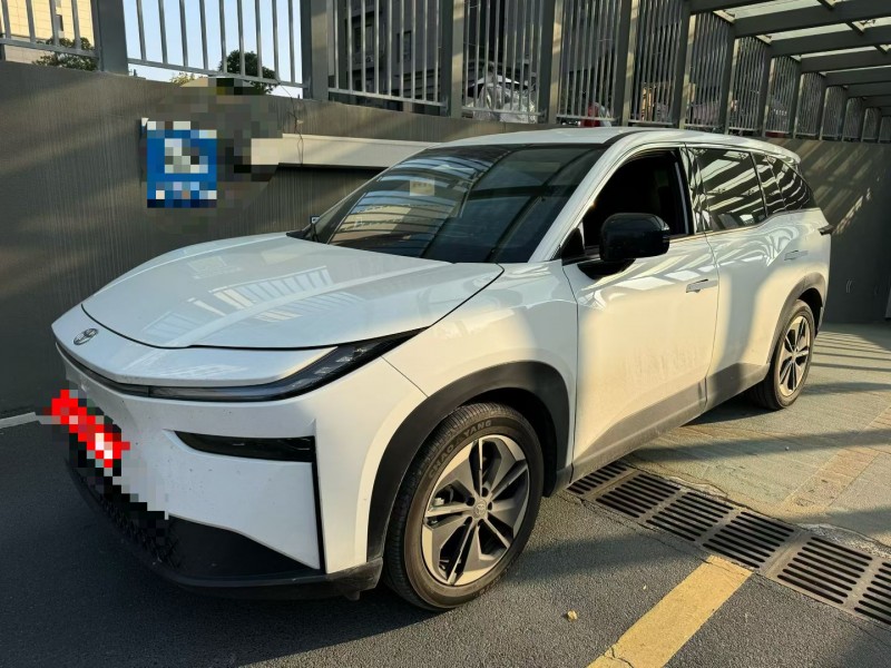 济宁25年丰田铂智2