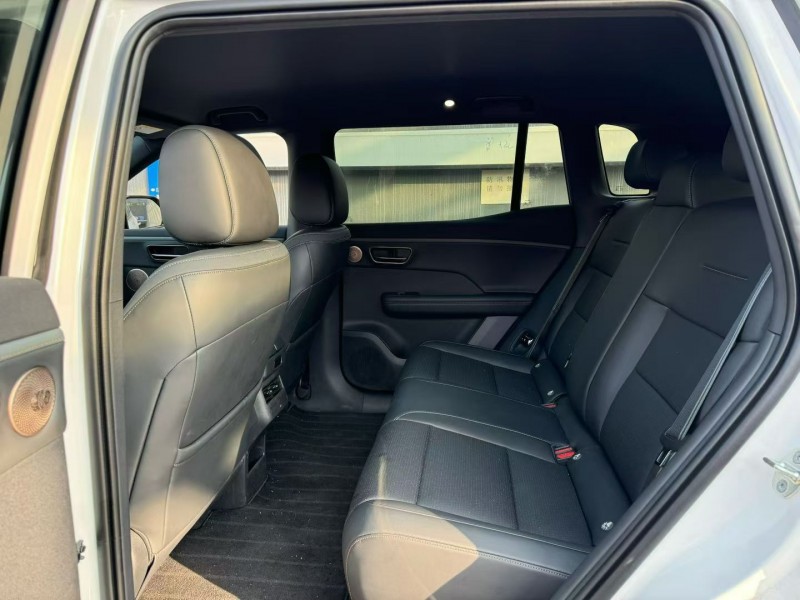 济宁25年丰田铂智4