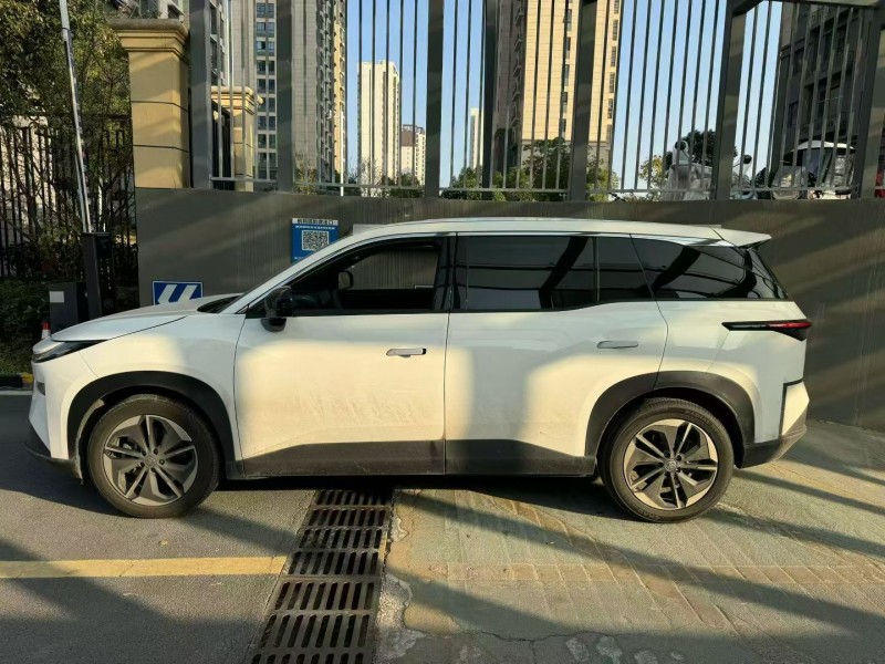 济宁25年丰田铂智6