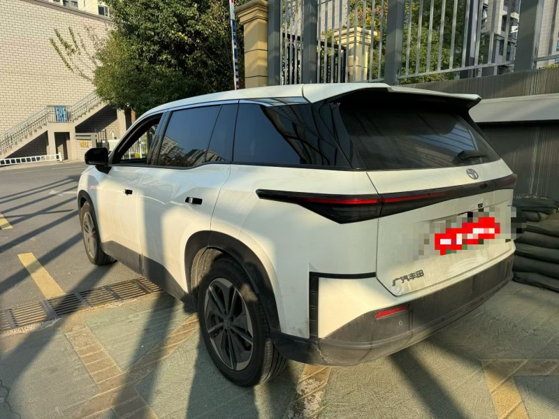 济宁25年丰田铂智7