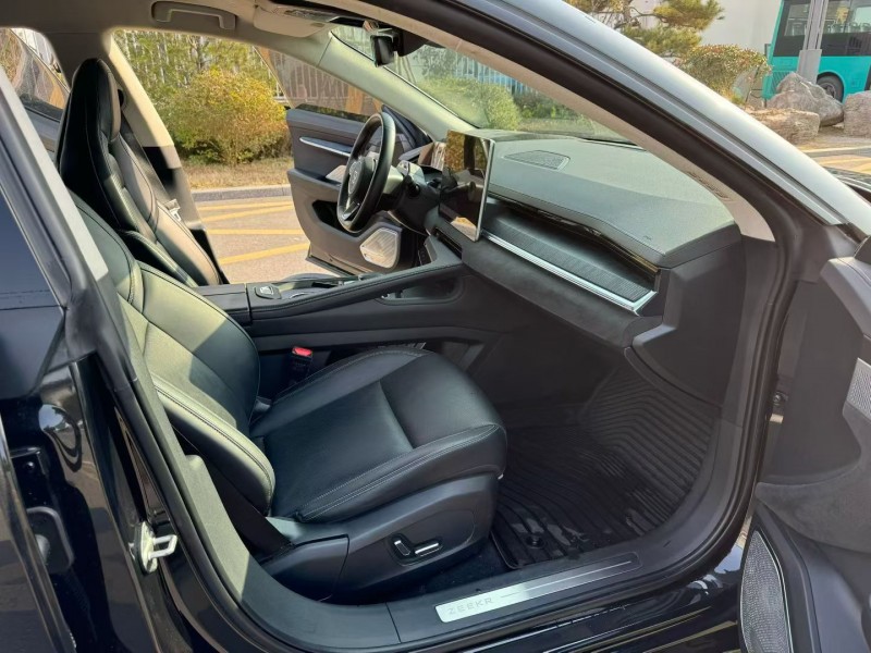 济宁23年极氪汽车0015