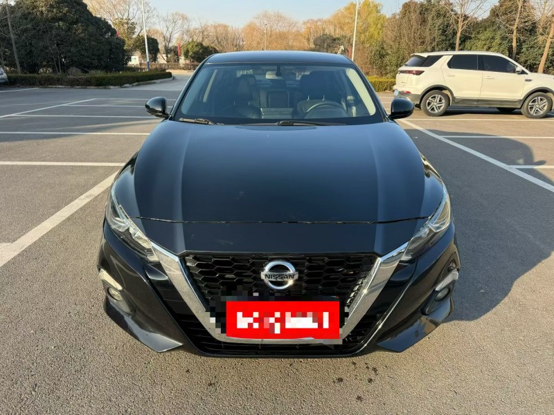 济宁22年日产天籁1