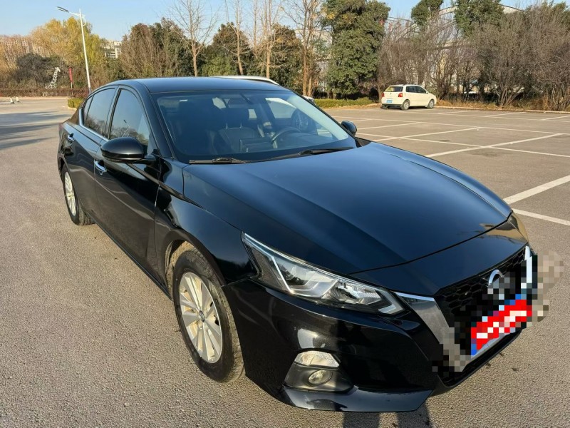 济宁22年日产天籁2