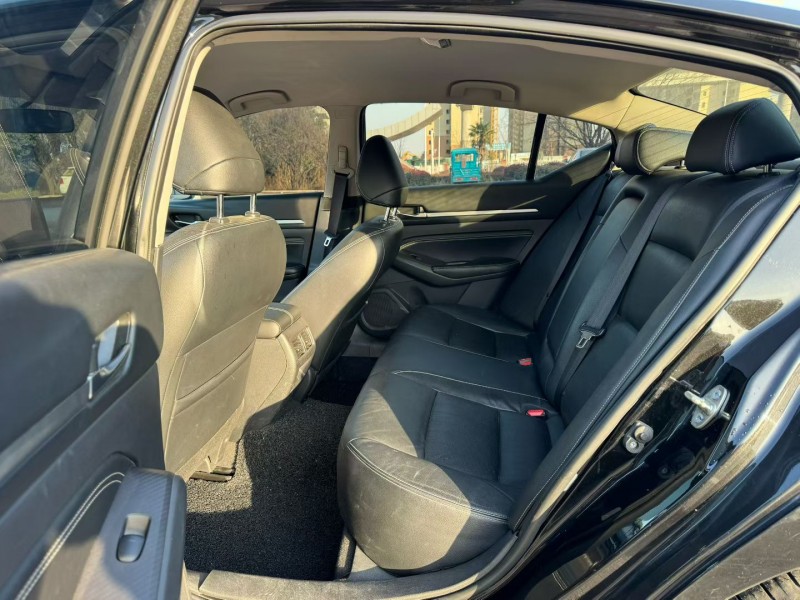 济宁22年日产天籁3