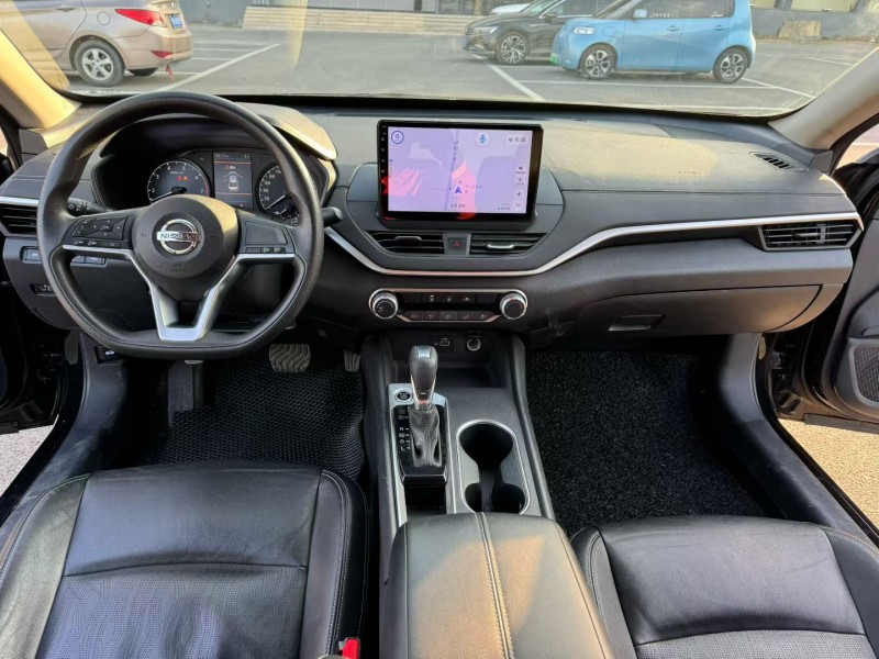 济宁22年日产天籁4