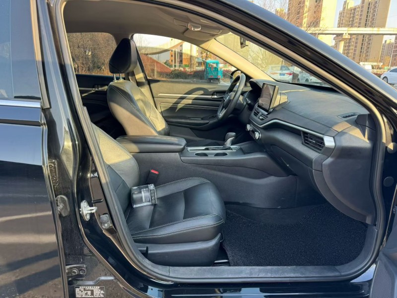 济宁22年日产天籁5