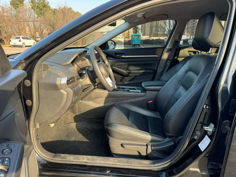 济宁22年日产天籁6