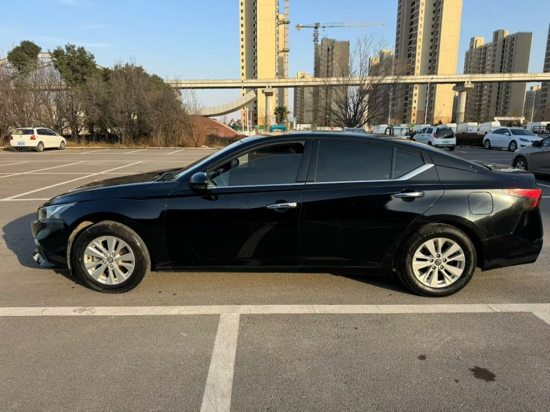 济宁22年日产天籁7